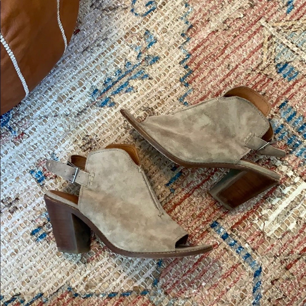 Frye | Taupe Suede Heels